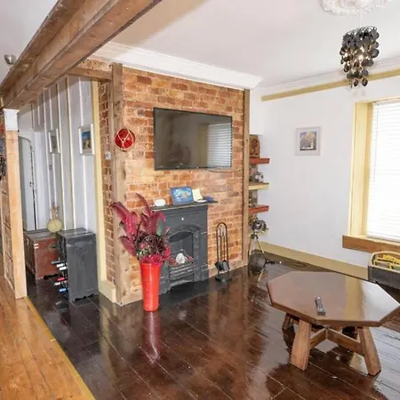 Apartment Quirky - Sleeps 6 - Coastal Area - Parking