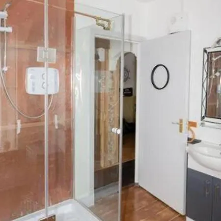 Sleeps 6 - 100mfrombeach - Ocean View Balcony Appartement *