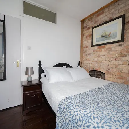 Apartment Quirky - Sleeps 6 - Coastal Area - Parking *