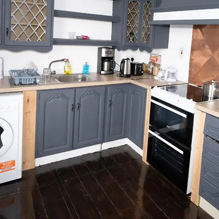 Apartment Sleeps 6 - 100mfrombeach - Ocean View Balcony Youghal