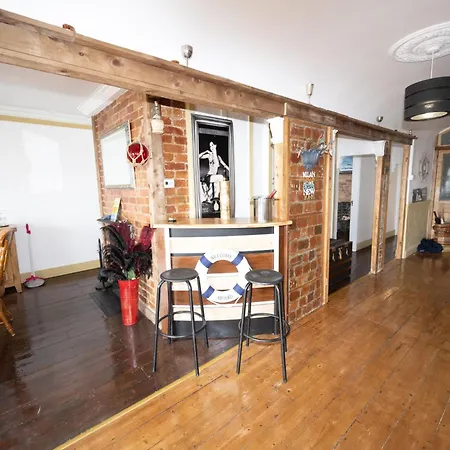 Apartment Sleeps 6 - 100mfrombeach - Ocean View Balcony