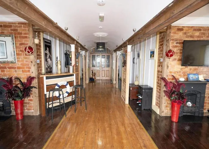 Apartment Sleeps 6 - 100mfrombeach - Ocean View Balcony *