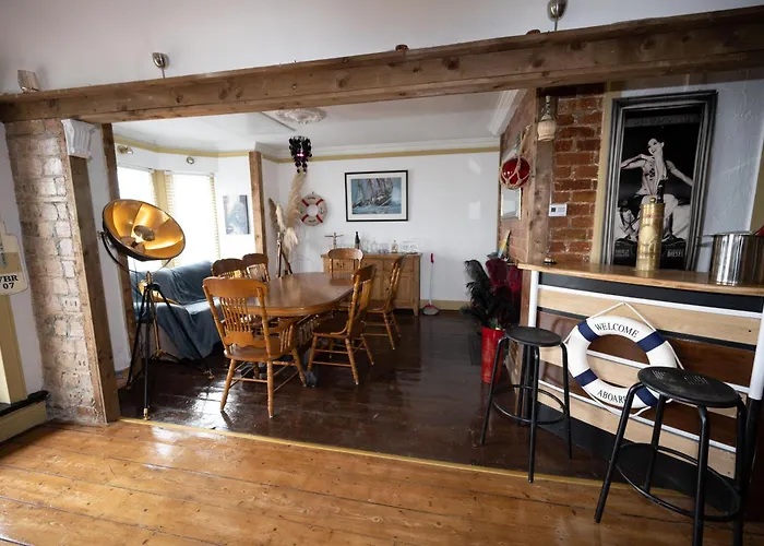 Apartmán Sleeps 6 - 100mfrombeach - Ocean View Balcony Youghal