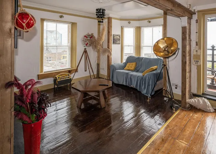 Sleeps 6 - 100mfrombeach - Ocean View Balcony Apartment Youghal