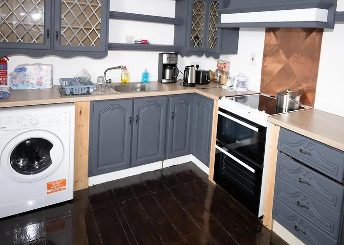 Apartment Sleeps 6 - 100mfrombeach - Ocean View Balcony Youghal